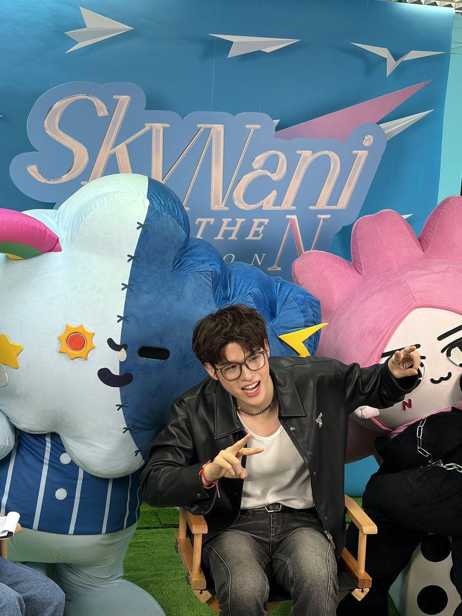 smyle_GMMTV's tweet photo. ฉะมายยยจะปายทิศ SN SN SN 🩵🩷
#SkyNaniSToTheNFanconLIVE
#SMYLE #NEONA https://t.co/4g8m9TTY4l