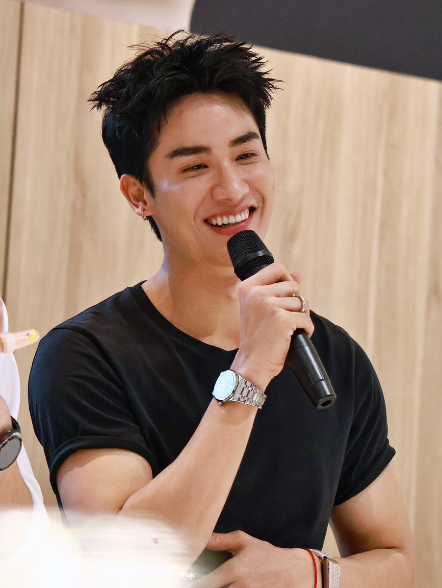 momiji_mig's tweet photo. พระเมะในดวงใจ💙

TNMR ADAAP CHITCHAT
#ADogAndAPlaneLIVE
#หมาเห่าเครื่องบิน
#Tawan_V https://t.co/RMI7PMtYlL