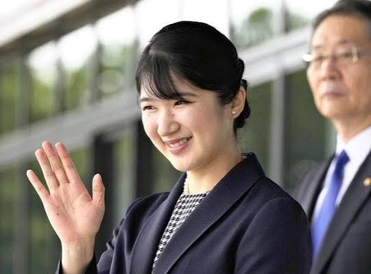 SAIGA_tuduku's tweet photo. 私達、国民は皆、愛子様を信頼しているので、愛子様ご自身が「この方と共に人生を歩む」と誓った人であれば、皇族になる資格は充分です。
陛下がそうであったように。
国民は皇室を血筋だけで見ていない。
#旧宮家養子縁組反対 
#愛子さまを皇太子に https://t.co/tBAFtOOLko