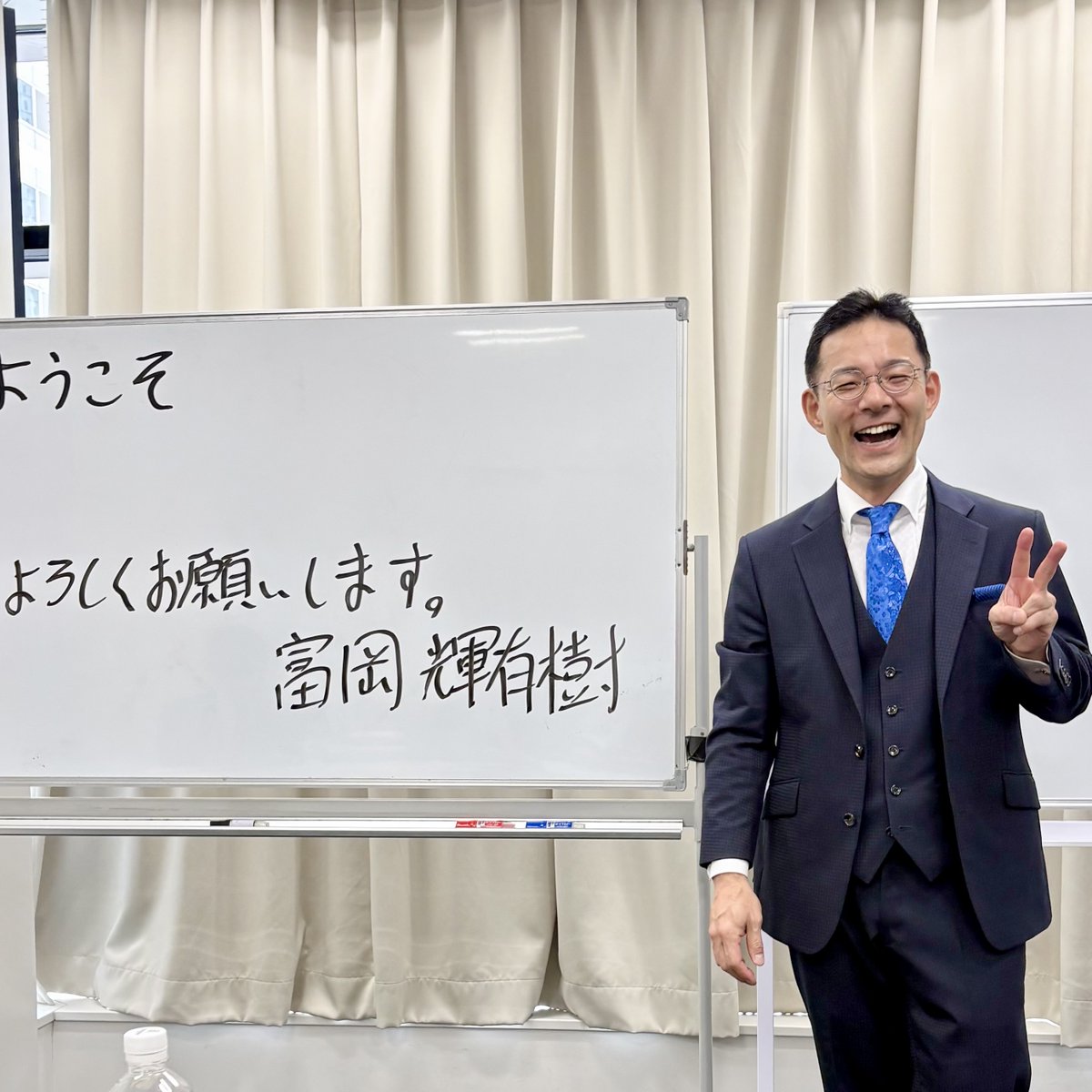 seminarsjp's tweet photo. 本日、弊社では
営業スタッフ向けの社内研修を実施しました！

株式会社アライアンス
代表 富岡 輝有樹さまにお越しいただき、
今の時代だからこその営業の考え方やノウハウを、
体験を通して学ばせていただきました。

とてもアツい内容で、
絆徳経営の本質と重なる部分も多く、
学びが深まる貴重な時間となりました🔥

また、弊社営業 鎗田さんの回答が秀逸で、
笑いが起こる楽しい場面も♪

実践につながる学びを、
今後の営業活動に活かしてまいります。

富岡さま、
貴重な学びを誠にありがとうございました🙏

#社内研修 #営業研修 #絆徳経営
#絆徳の経営スクール