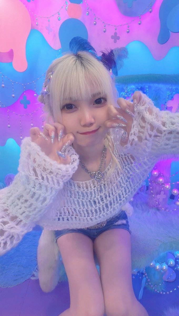 run_hasegawa_'s tweet photo. 【速報】

さちゅえしてきたよーーーーう♡

夏に写真集出すゾーーーー！！！

おたのしみに🌞🌴🌺✨ https://t.co/3jZWkzugGX