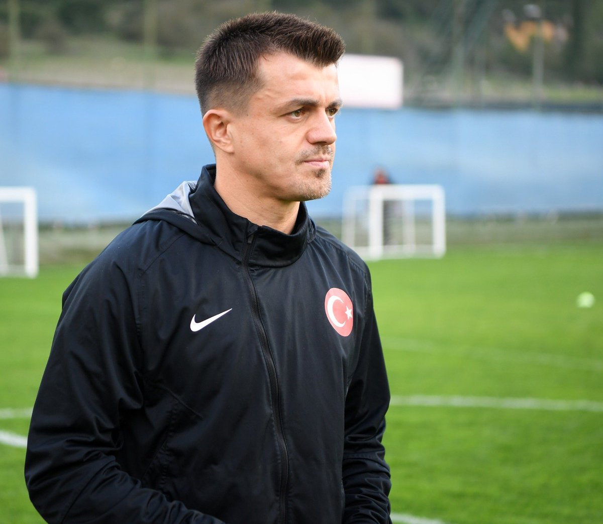 TekYolFener's tweet photo. Yağız Sabuncuoğlu: "Fenerbahçe'nin yeni Altyapı Koordinatörü Müjdat Yetkiner, 3 gün önce Oğuz Çetin'in göreve getirdiği U19 Teknik Direktörü Orhan Şam'ın görevine son verdi." https://t.co/jb8vxleONF