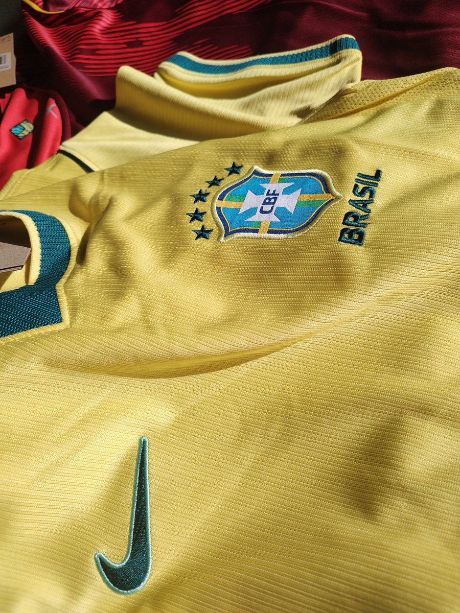 CollapseJoe's tweet photo. chegou depois q nosso brasil foi po caralho mas chegou @JINfutebol comprei dia 17, foram 20 dias ai, n demorou tanto, qualidade 1 pra 1 https://t.co/wDbBlGheG6