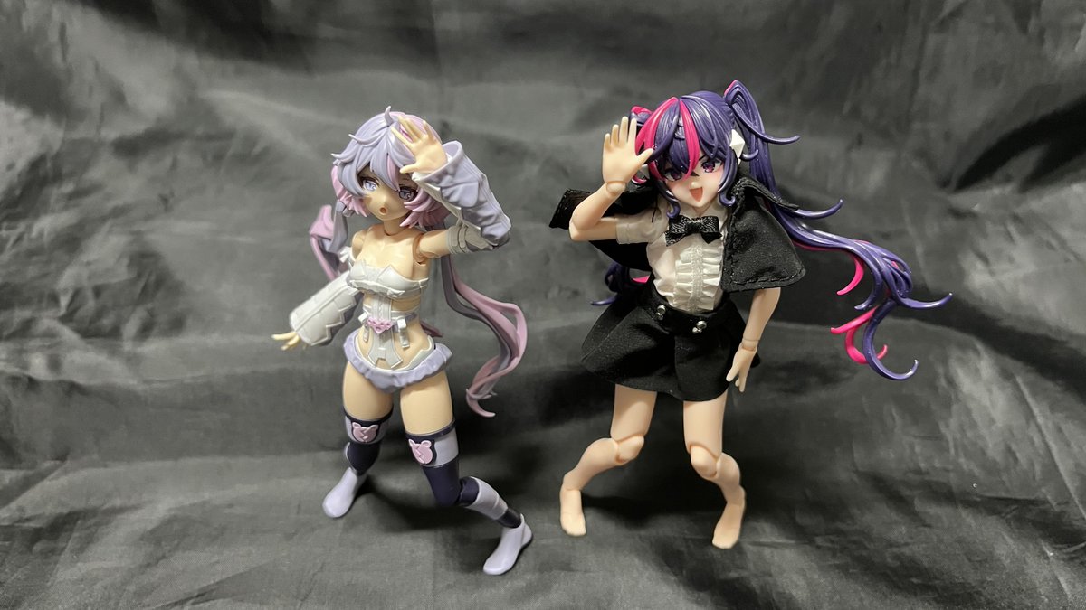 Hyper_W_Pub's tweet photo. メルンジャ、ぷにもふに似てるって言うの見かけたけど、髪の組み方とか色合いとか考えると、デザイアメイデンのが近いと思うんよね。
特に俺の好みと反対だから買ってないメディック。
持ってないから、好みの方のレイダーと。

#30MS #メガミデバイス https://t.co/vWav16CemA