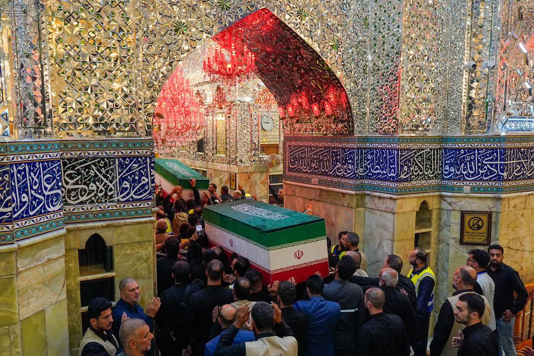 Maede8444444's tweet photo. امروز شهید سید علی خامنه‌ای بعد از نزدیک به چهل سال دوری بلاخره به آغوش پدر رفت...
#منادی_بعثت
#باید_برخاست https://t.co/M1hsEMom21