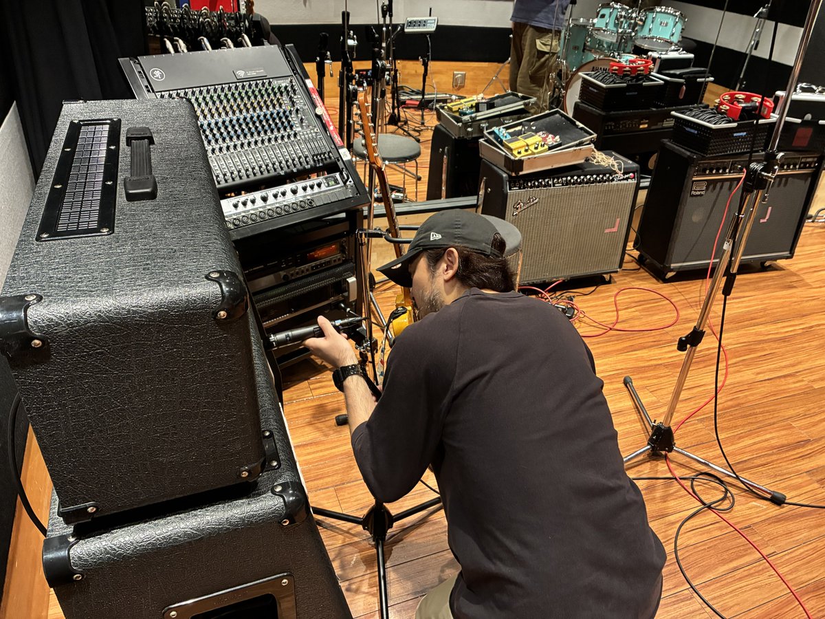 amada_tgm's tweet photo. 吉祥寺でギターレコーディング。
初めてのリアンプ！勉強になりました。
美舟でも建設的な話の応酬、めずらしい。
ウルトラかっこいい音源作るっしょ！ https://t.co/VdPd4Dnr89