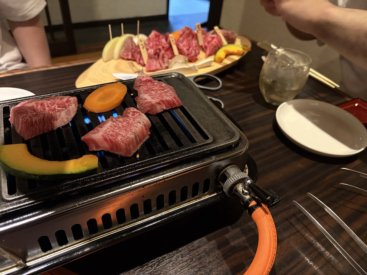 nsliyi's tweet photo. あか牛の焼肉〜 https://t.co/VxyZtr3hF8