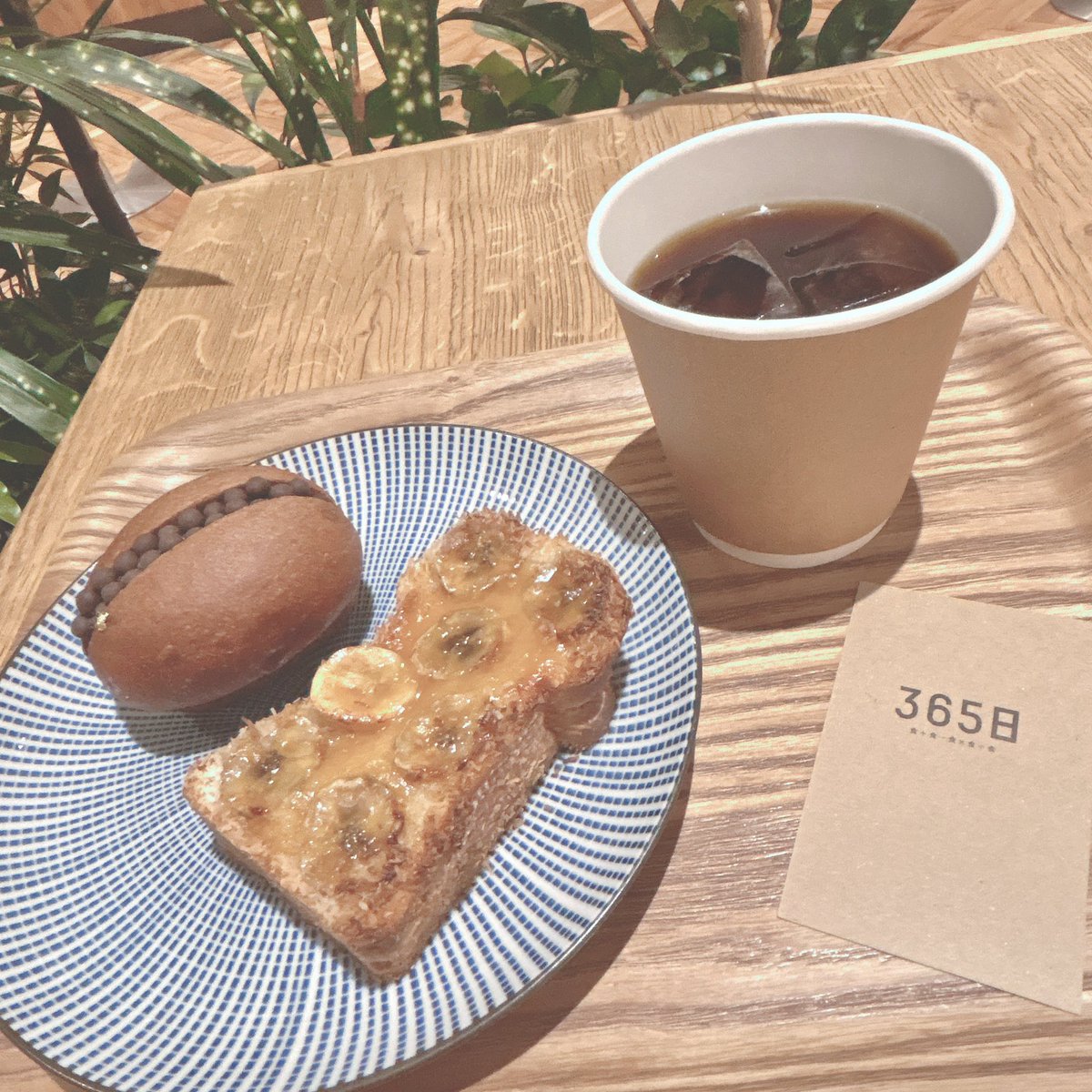 isa_hrky's tweet photo. 健康診断終わった後仕事ついでに寄れた☕️
かわいいサイズのパン〜☺️
バナナとアプリコットジャム？凄く合ってて美味しかった‼︎ https://t.co/KyYjqNXMoq
