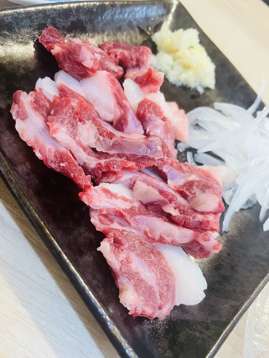boss_subsub's tweet photo. お    つ    か    れ    さ    ま    で    す    🍻

投資家のお二人の馬刺し会に...

お呼ばれされまして...m(_ _)m

これから色々宜しくお願いします！！！

是非お二人のフォローを🌟
@sweetstrader3   @cafe_investment https://t.co/B4pLB5k2yx
