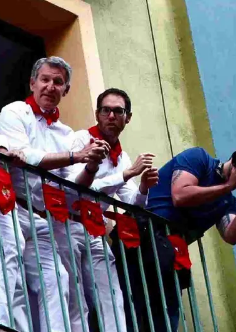 dsegoviaatienza's tweet photo. El del cáncer de las bajas laborales Feijóo, hoy día laborable se va a San Fermín con los dos traidores de la reforma laboral que dijeron PP corrupción y que se vendieron al PP.
Menuda panda de sinvergüenzas rastreros y caraduras. https://t.co/ft2jPLc1YK