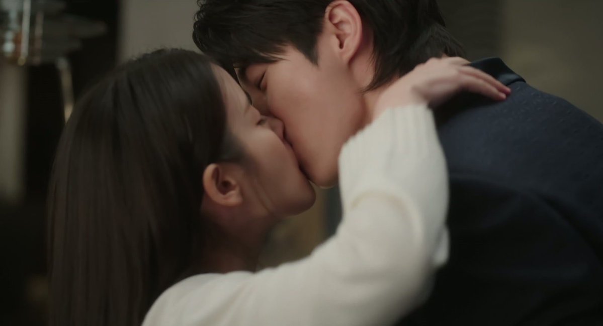 ofcyouandme's tweet photo. day                                                    night

#PerfectCrown #ByeonWooSeok #IU #wanseong https://t.co/AE9MHurECJ
