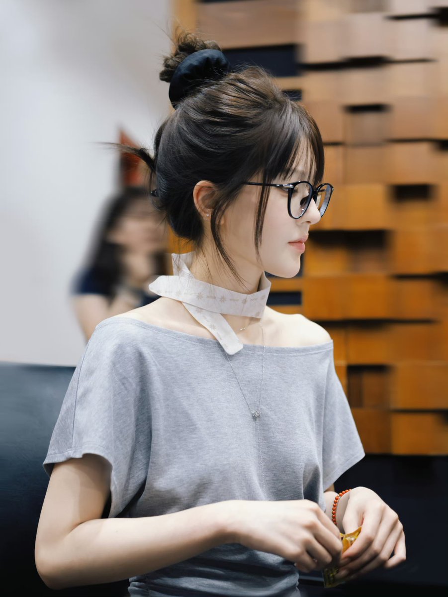 mandarinfess's tweet photo. [nihao] selalu betah banget lihat side profilenya zhao lusi 🥹
lusi jiejie lagi sibuk persiapan konsernya nih

https://t.co/34op1H7iaD