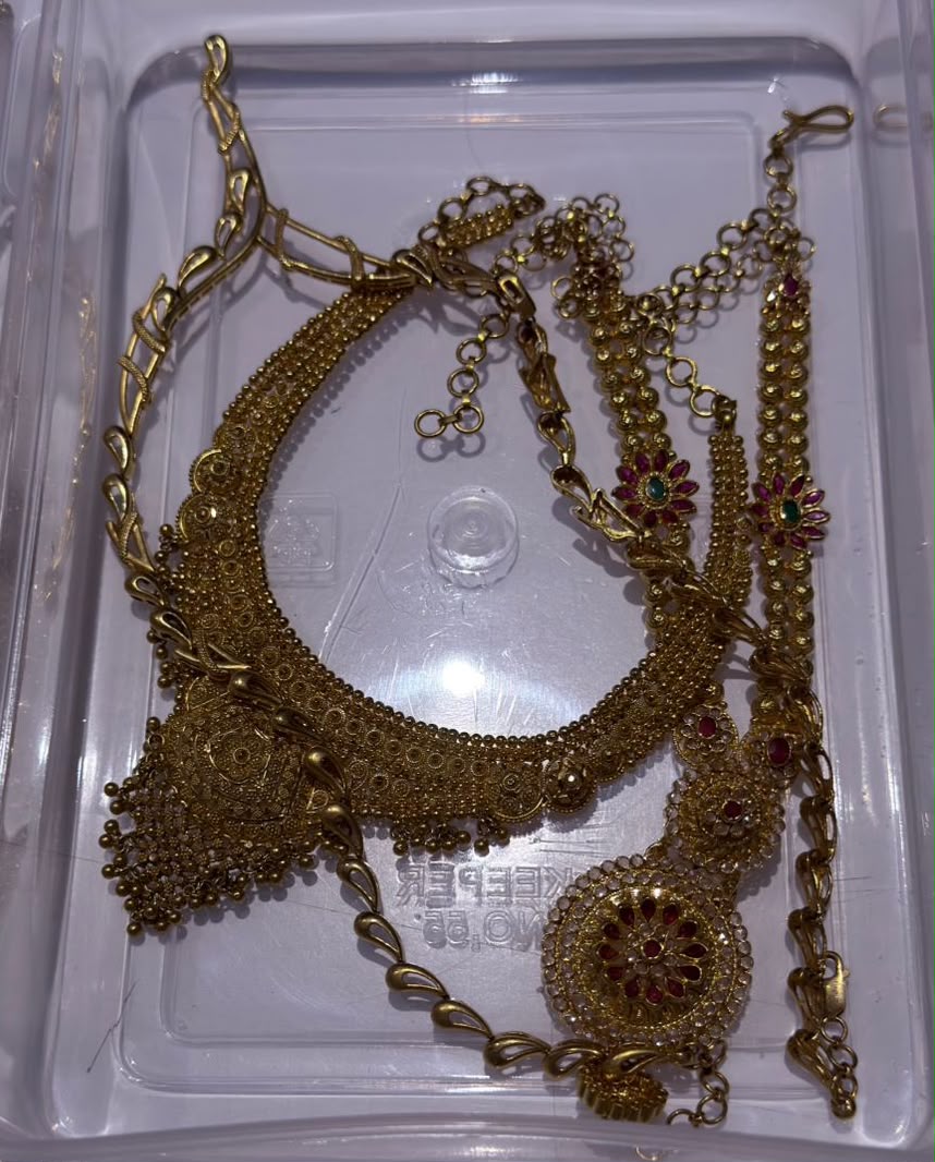 Ahmd_Customs's tweet photo. Officers of Ahmedabad Customs intercepted a female passenger arriving from Abu Dhabi  and seized 729 gram of 22K/18K gold jewellery, valued at ₹98.79 lakh, concealed in her purse and beneath her garments. Further investigation is underway. https://t.co/Hcf2ewJGVS