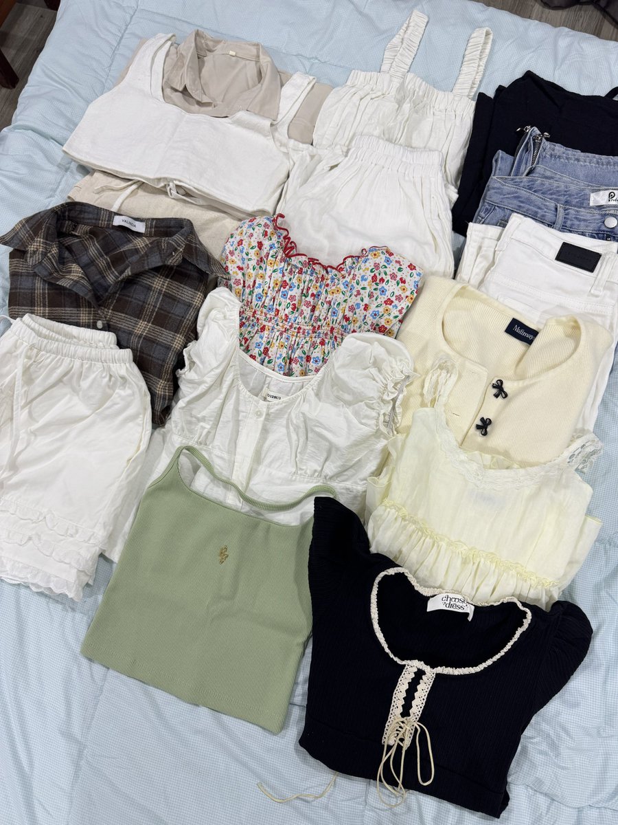egwlover's tweet photo. ส่งต่อเสื้อผ้ามือสอง ใส่แค่ 1-2 รอบ บางตัวไม่เคยใส่เลยค่า มีมากกว่าในรูปนะคะ ราคารวมส่งแล้วค่า ถ้าปัก+รีเยอะ ลงวันนี้เยย😝

📍ปัก+รี ลด 5฿ 

#ส่งต่อเสื้อผ้า #ส่งต่อเสื้อผ้ามือสอง #ส่งต่อcintage #โล๊ะตู้ #ส่งต่อstylist #ส่งต่อmalimays #ส่งต่อchoosedress #ส่งต่อfeelfree https://t.co/nGewwZxag0