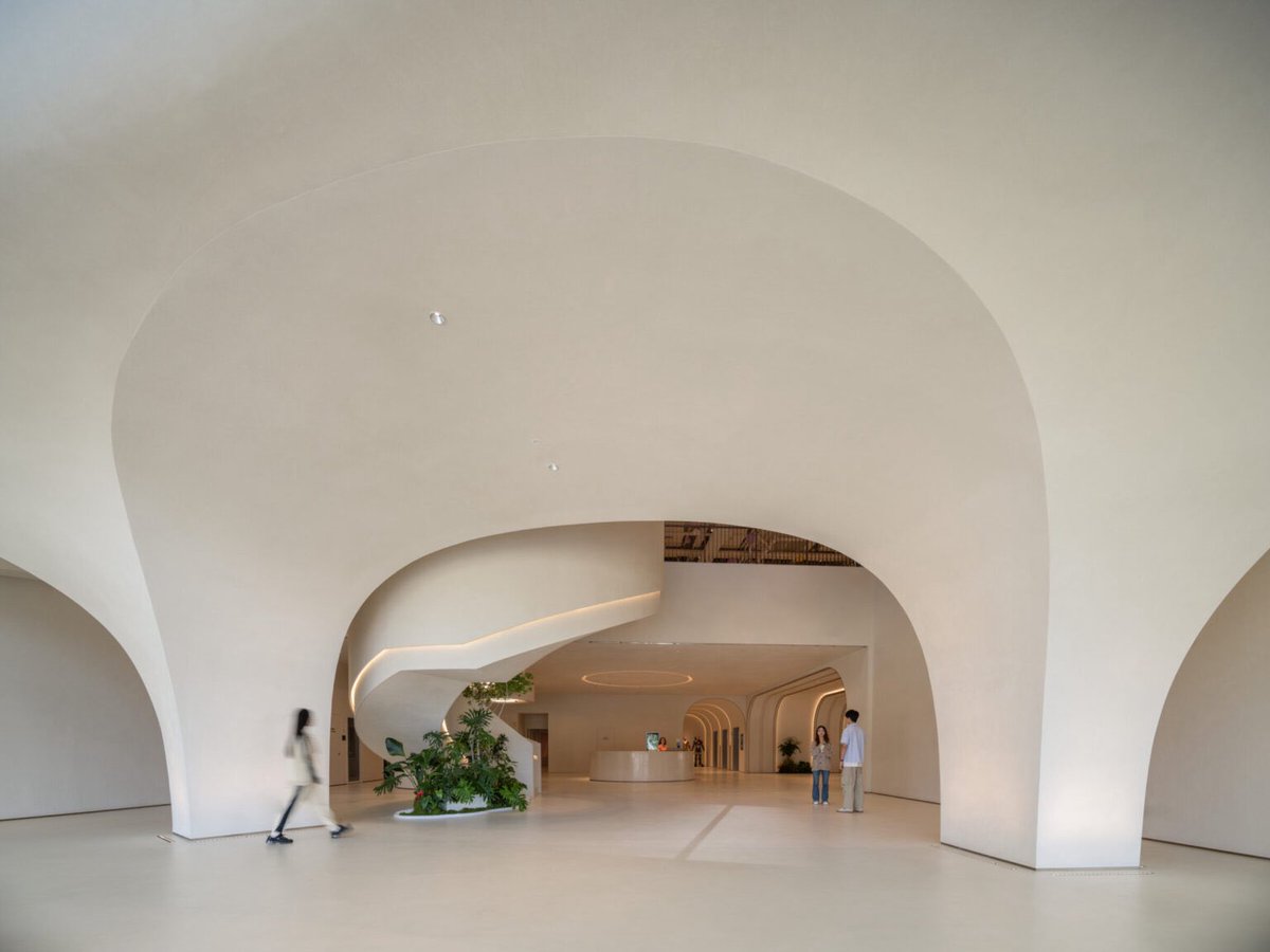 parametricarch's tweet photo. Inspired by Fuzhou’s iconic banyan tree, IGG Tianmeng Tower features a spiralling atrium, cascading terraces, and branch-like cantilevers that create a workplace connected to nature. Designed as IGG’s new headquarters, the tower integrates flexible workspaces with public gardens and collaborative environments.

🎓Subscribe to our newsletter: https://t.co/9dpGXXXWRv