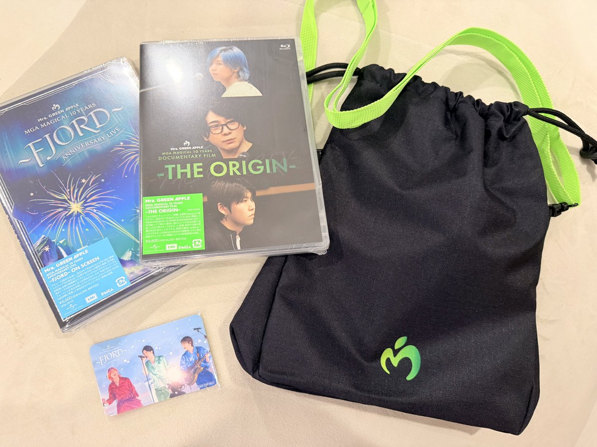 sanni_ringo's tweet photo. @MotokiOhmoriMGA オーラスから現実戻って労働しているよ😇職場でもミセスグッズ惜しみなく使ってる🥤
週末にゆっくり観る予定！毎日が幸せ！ありがとう！ https://t.co/gITR3cOIpz