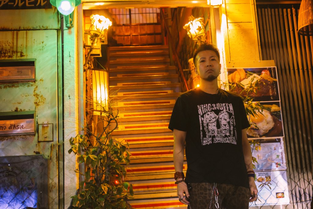 denkou_secca's tweet photo. 実は我々、2019年に初めて宣材写真を撮ろうとなり、場所をお借り致しました。我々のデザインとあの混沌とした雰囲気が合うのでは?とわんこ堂さん(@wankodo_andy)にご提案頂きました。蜷川実花×今敏作品のような、最高の世界観、ありがとうございました。
#最後の50セント https://t.co/OlHS2qGiJt