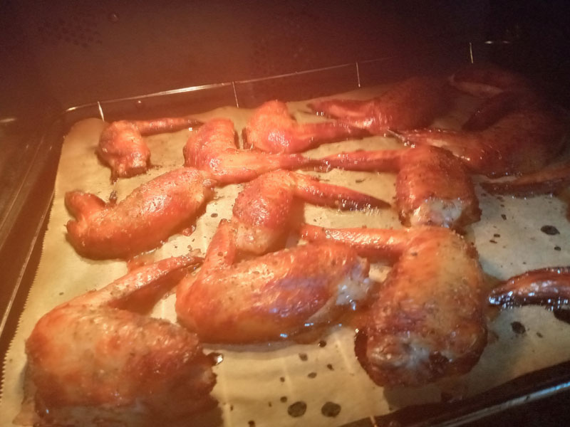 manaseka's tweet photo. 手羽先のロースト。下味をもう少しシンプルにして、酒と塩コショウだけで良かったと反省。 https://t.co/4vncf4JSGH