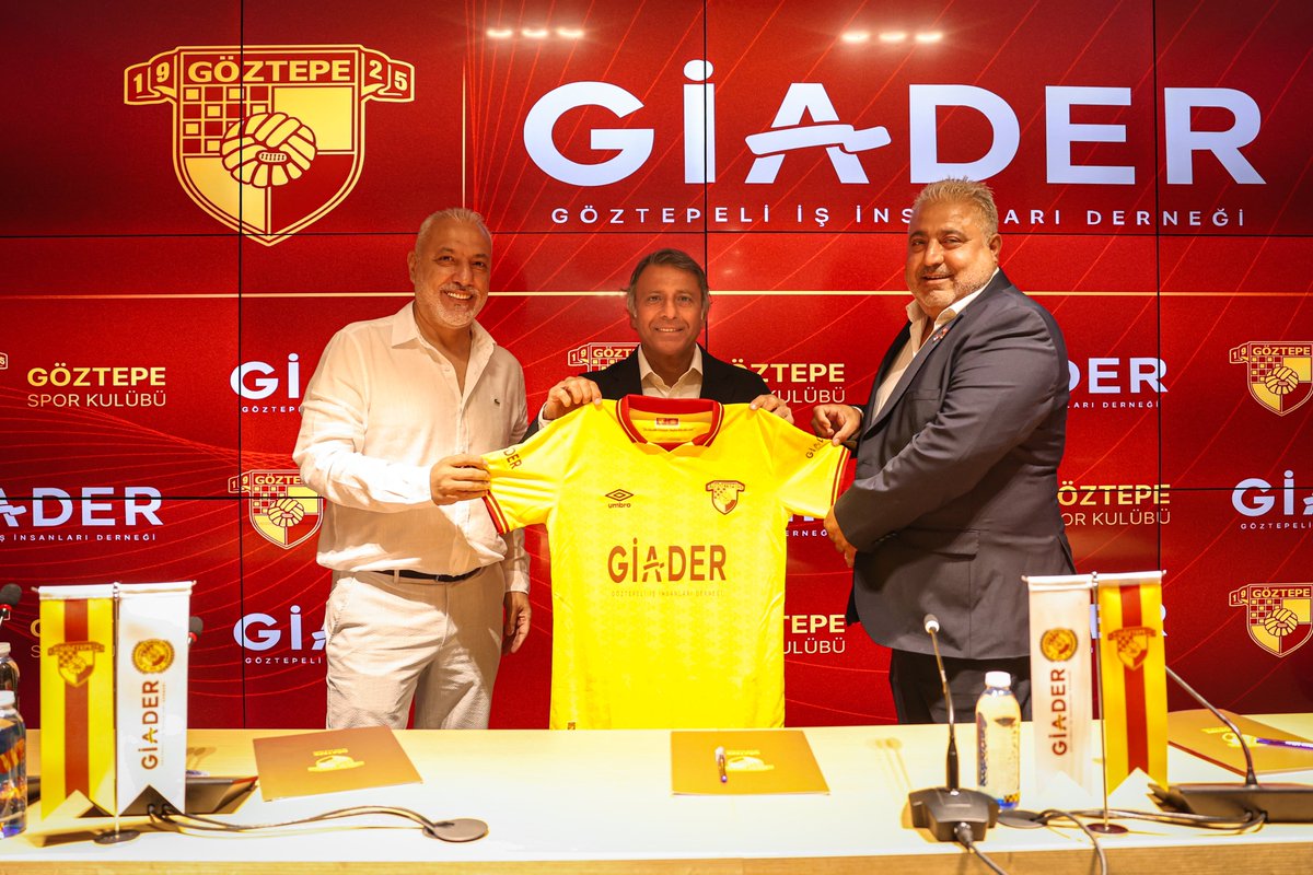 Goztepe's tweet photo. GİADER U19 TAKIMIMIZIN FORMA GÖĞÜS-KOL SPONSORU OLDU

Kulübümüz, camiamızın önemli oluşumlarından Göztepeli İş İnsanları Derneği (GİADER) ile iş birliği anlaşması imzaladı.

Camiamızda ilk ve öncü niteliği taşıyan bu iş birliği kapsamında GİADER, Avrupa’da mücadele edecek U19 Takımımızın göğüs ve kol sponsoru oldu.

https://t.co/Y56W0aul0i

#Göztepe