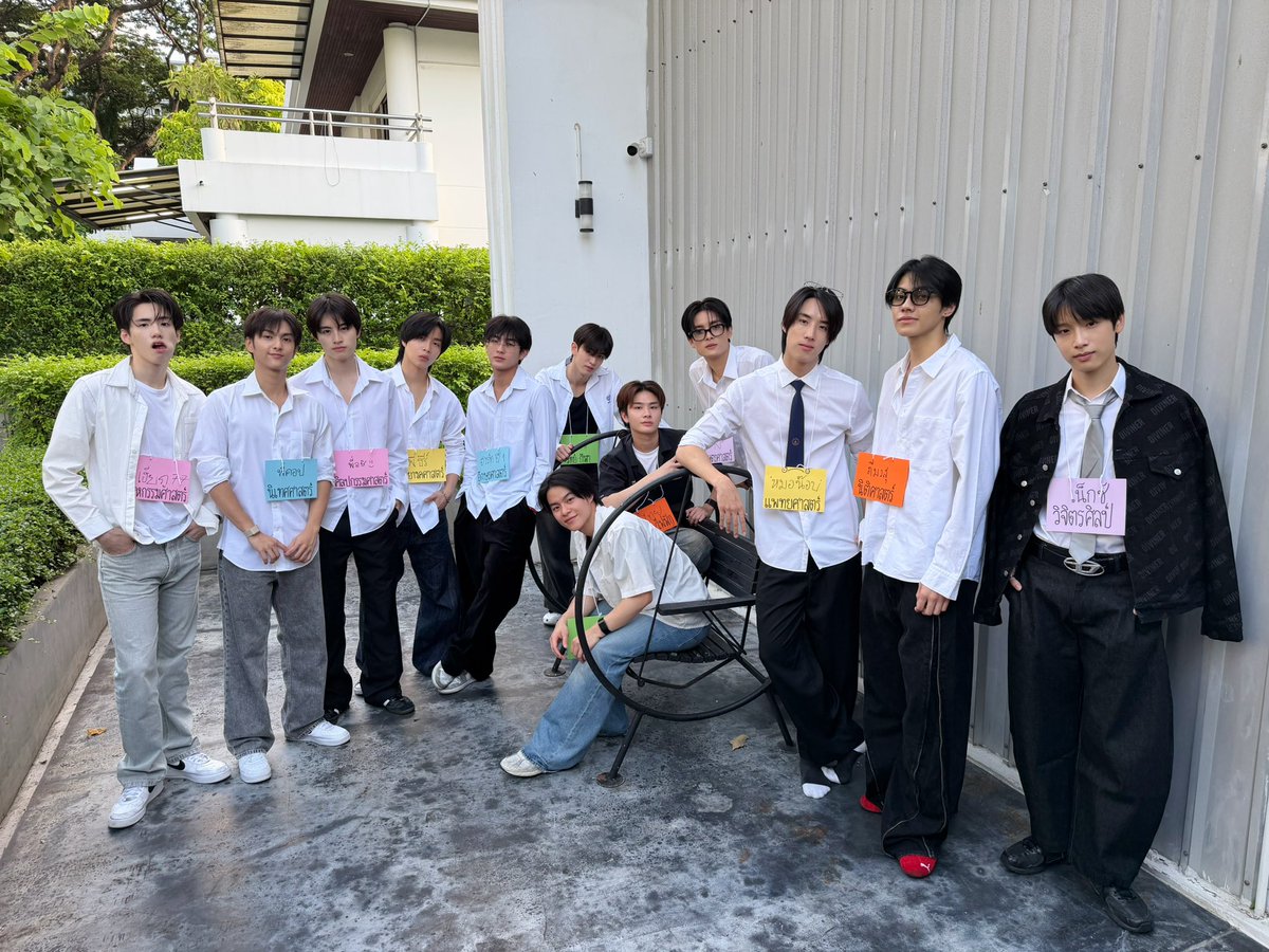 BUS_SONRAY's tweet photo. LOSER LIVE ! 💔
Join us for a chat before the premiere of BUS ‘รักมักยาก (Lover Loser)’ OFFICIAL MUSIC VIDEO together ✨

-

เข้ามาพูดคุยก���บพวกเราได้แล้วตอนนี้ ก่อนไปรับชม BUS ‘รักมักยาก (Lover Loser)’ MUSIC VIDEO ด้วยกันทาง #BUS_รักมักยาก_MV นะครับ ✨
🔗: https://t.co/81ySdY42Sq

#BUS_รักมักยาก
#BUSbecauseofyouishine 
#SONRAYMUSIC