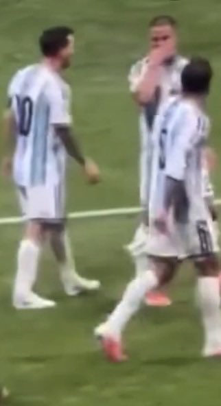 RMD1CF's tweet photo. Many have talked about the fouls

Okay! What about this also 🤷🏻‍♂️

Don’t they disallowed this and it’s red card 😂😂🤷🏻‍♂️

Messi FIFA boy https://t.co/ouCEZkEm5s