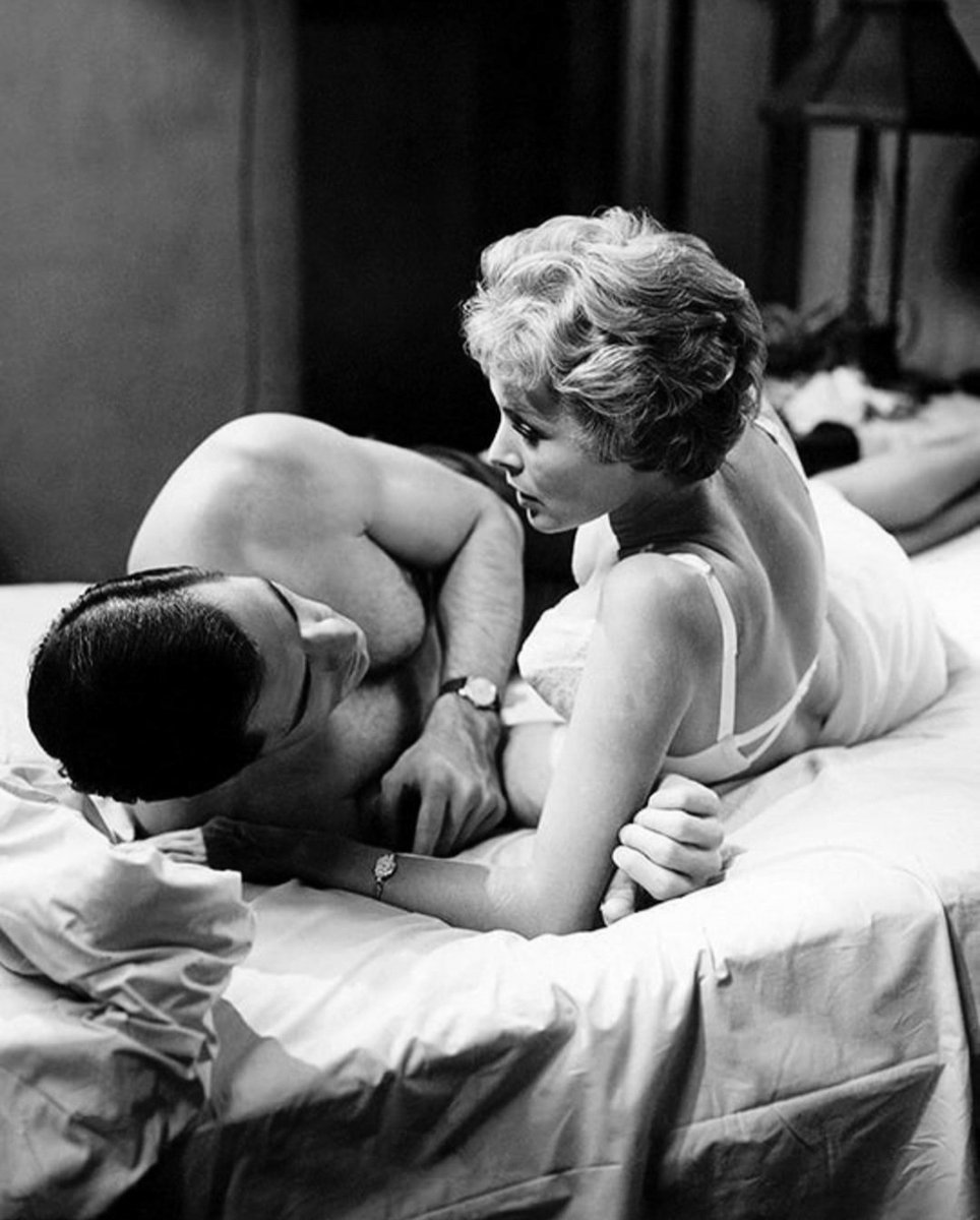 JuanmadelaPoza's tweet photo. #JohnGavin y #JanetLeigh en #Psicosis (#Psycho, 1960). «Psicosis» es la demostración de lo que #AlfredHitchcock consideraba el cine puro, el lenguaje narrativo cobra más vida que nunca, algo que se descubre aún con más entusiasmo en los segundos visionados de la película. https://t.co/gk9hIoJ3Qu
