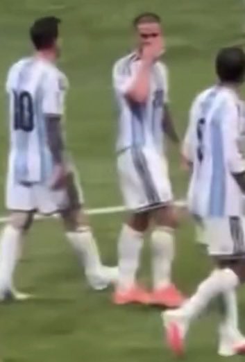 RMD1CF's tweet photo. Many have talked about the fouls

Okay! What about this also 🤷🏻‍♂️

Don’t they disallowed this and it’s red card 😂😂🤷🏻‍♂️

Messi FIFA boy https://t.co/ouCEZkEm5s