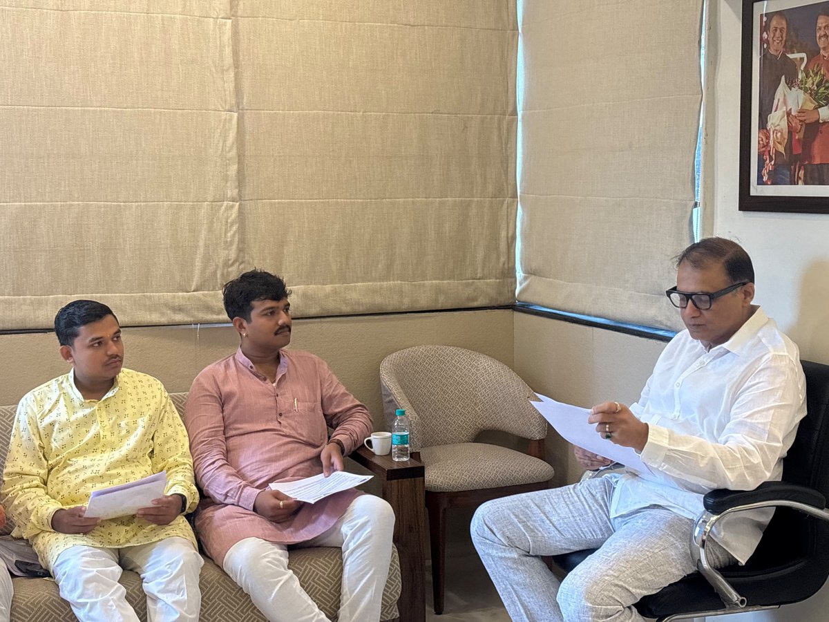 ABVPVidarbha's tweet photo. अखिल भारतीय विद्यार्थी परिषदेच्या महाराष्ट्र राज्य शिष्टमंडळाने विविध शैक्षणिक प्रश्नांच्या अनुषंगाने महाराष्ट्र राज्य शालेय शिक्षण राज्यमंत्री डॉ. पंकज भोयर यांची भेट घेतली. यावेळी विद्यार्थ्यांशी व शिक्षण क्षेत्राशी संबंधित विविध विषयांवर सविस्तर चर्चा करण्यात आली तसेच संबंधित मागण्या व सूचना समाविष्ट असलेले निवेदन त्यांना सादर करण्यात आले. यावेळी पश्चिम महाराष्ट्र प्रदेशमंत्री अथर्व कुलकर्णी, देवगिरी प्रदेशमंत्री @Varunraj_n , विदर्भ प्रदेशमंत्री @devgotarkar यांचा समावेश होता.

#ABVP