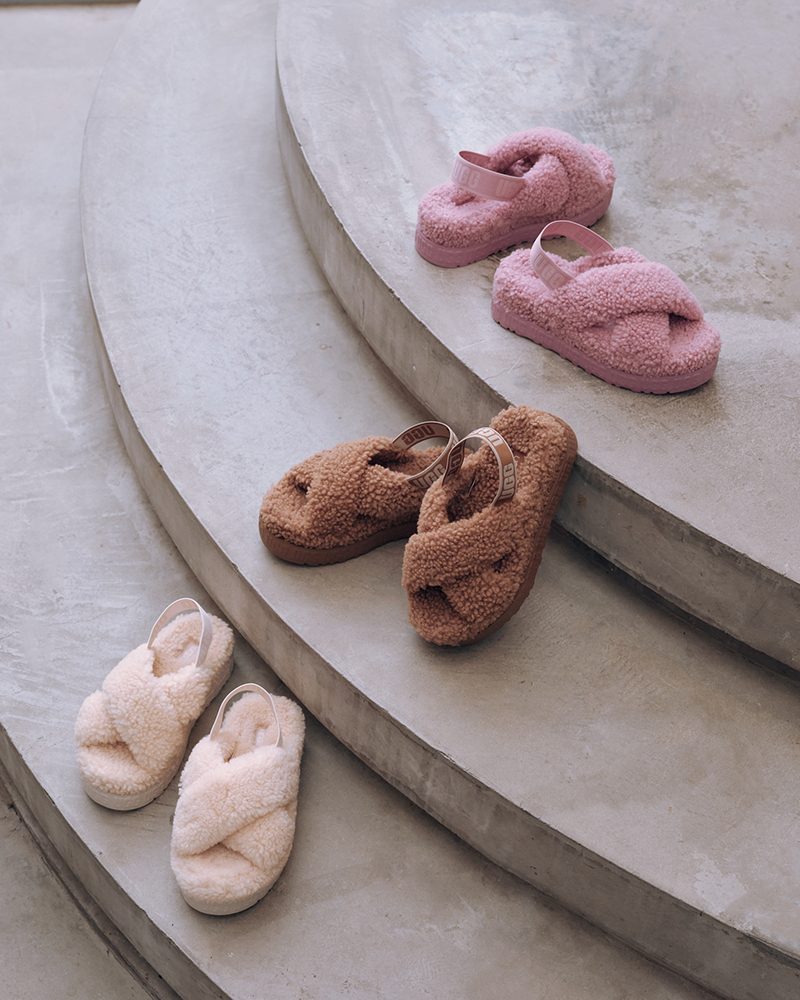UGGJapan's tweet photo. UGG® Tokyo Flagship Storeのオープン3周年を記念して、新作フラッフサンダル「Oh Fluffita Cross Strap」＆「Disco Strap Slide」を、7月10日(金)～7月21日(火)まで #UGG原宿 限定で先行発売決定🎉

公式サイトおよび取扱い店舗では、7月22日(水)より一般発売開始予定。

https://t.co/he9dQkwuJW https://t.co/FkmzMdebaS