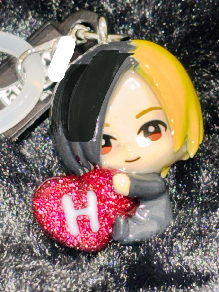 idoldolldoll's tweet photo. ハートをマグネットジェルで塗って
奥行きがあるハートにして
イニシャル入れてみた🫶

レジンでコーティングしたら
ツルツルテカテカ🤣

アップにするとはみ出しが良く見える🤫🤫 https://t.co/gVVum6A6eN