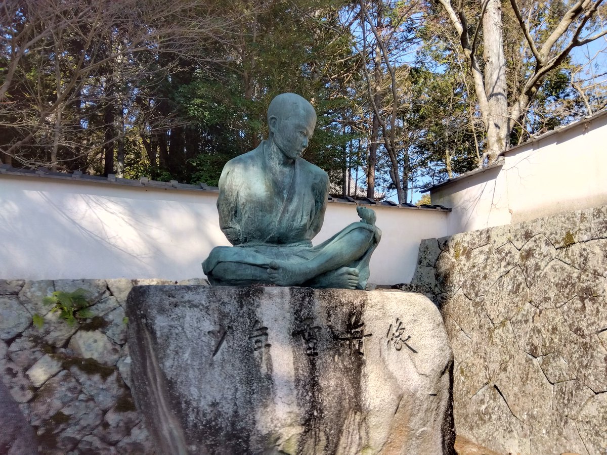 ientuan's tweet photo. 井山宝福寺、1575年毛利と備中松山城主三村元親の戦いで三村方についた宝福寺は焼討にあい焼失（三重塔は残った）江戸時代再建された宝福寺に再度危機が。倉敷の若旦那大橋敬之助が率いる百数十名の奇兵隊が同寺を2日間占拠、幕府方の軍に追われた奇兵隊は周防に、明治維新2年前の1866年4月の事だ https://t.co/KVoXg9dCNB