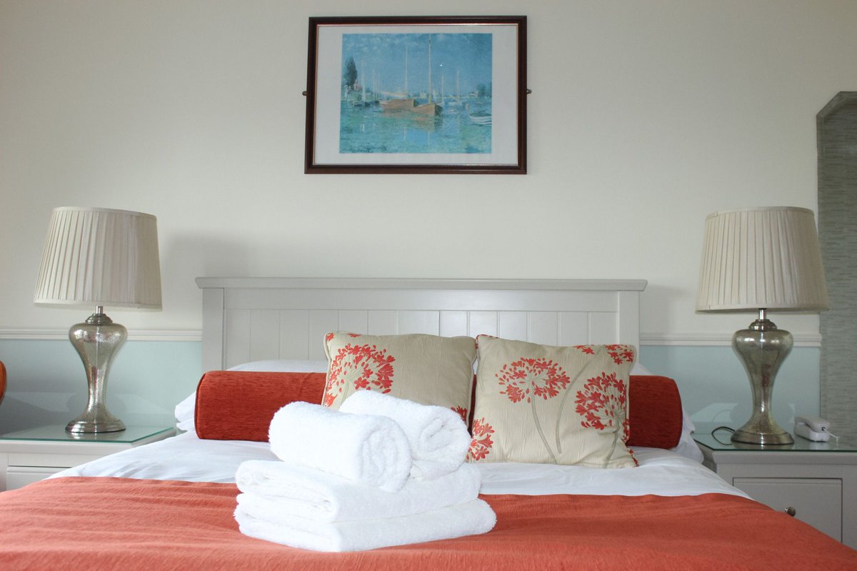 IloveDoolin's tweet photo. Planning a trip to Doolin on a budget? 🍀 

From cosy B&amp;Bs to hostels and camping, there are plenty of affordable ways to experience the best of Doolin. Read our latest blog and start planning your adventure today! ✨

https://t.co/w2ysKDcQz3 https://t.co/2iZ3QHKMEB
