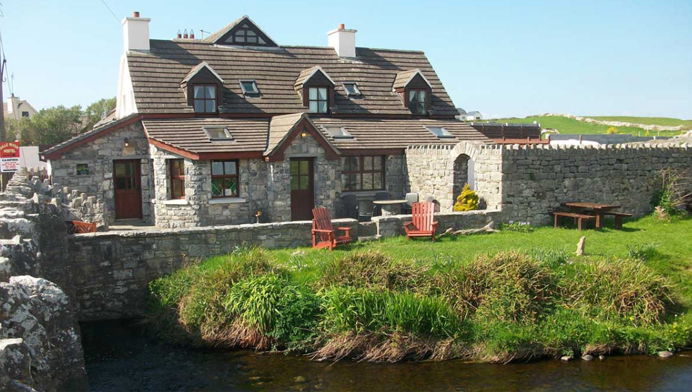 IloveDoolin's tweet photo. Planning a trip to Doolin on a budget? 🍀 

From cosy B&amp;Bs to hostels and camping, there are plenty of affordable ways to experience the best of Doolin. Read our latest blog and start planning your adventure today! ✨

https://t.co/w2ysKDcQz3 https://t.co/2iZ3QHKMEB