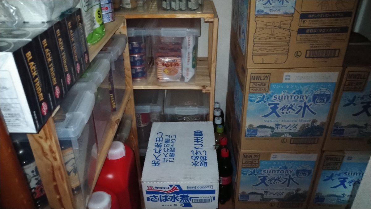 PrepperJohnCon's tweet photo. 『停戦違反』だの『報復攻撃』だの私がやることはただひとつ。最悪のケースを想定して水・食料品・生活用品をローリングストックでコツコツ備蓄する。最悪のケースを想定してサバイバルの準備を粛粛とすすめる。誰のためでもなく己のため、家族のため。

また、戦争だけが懸念材料ではない。世界中での異常気象、地震活動活発化、天災と人災が重なるケースを想定する。最悪のケースとはそういうもの。想定が甘ければ困る度合いが大きくなる。物資の奪い合いが始まるとき、私たちは恐怖を感じ、冷静な判断ができなくなる。

▼備蓄リスト
https://t.co/pJENEe077E

#ホルムズ海峡
#停戦失効
#報復攻撃
#石油危機