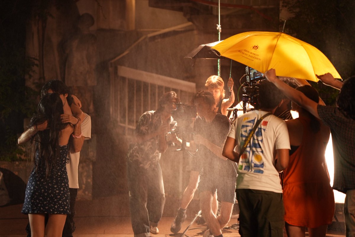DBIMA_EU's tweet photo. Fake rain. Real passion. 🎬 Coming soon. Stay locked in.

@dbima_france

Film: “SHE CAN’T IGNORE ” 
Director: @akash.10._ , @nandasabiino
Batch: ELITE 2026 https://t.co/xY8mp6xOrE
