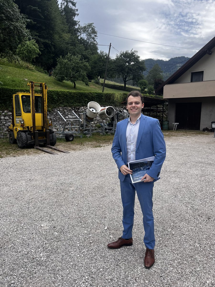 SimonTrussevich's tweet photo. Danes na službeni poti v Črni na Koroškem, kjer smo se v okviru Projekta White srečali s predstavniki družbe TechnoAlpin. Pogovor je tekel o morebitnem sodelovanju s slovenskim podjetjem, ki ga CorSapio zastopa kot ekskluzivni pravni, davčni in finančni svetovalec. https://t.co/3YOJhzbgvT