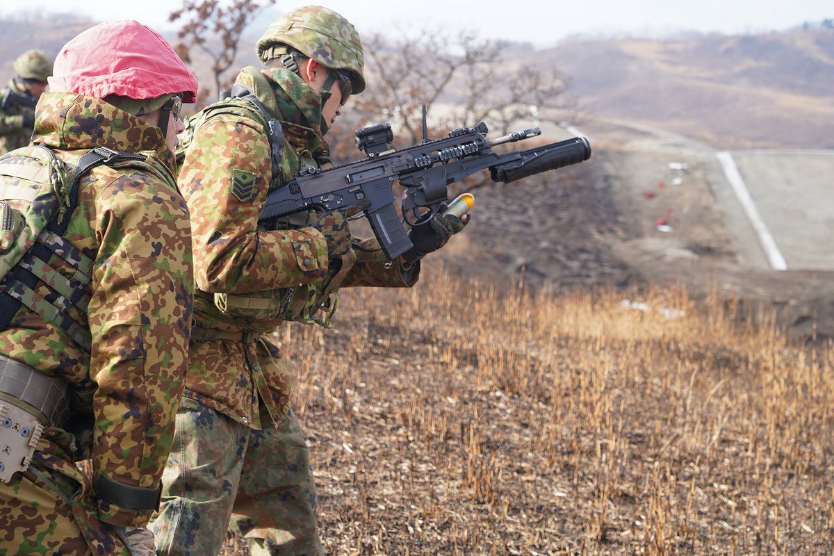 duke_nara's tweet photo. 20式小銃とベレッタ製グレネードランチャー

40mmてき弾装填の瞬間 https://t.co/h4B8yhP6aT