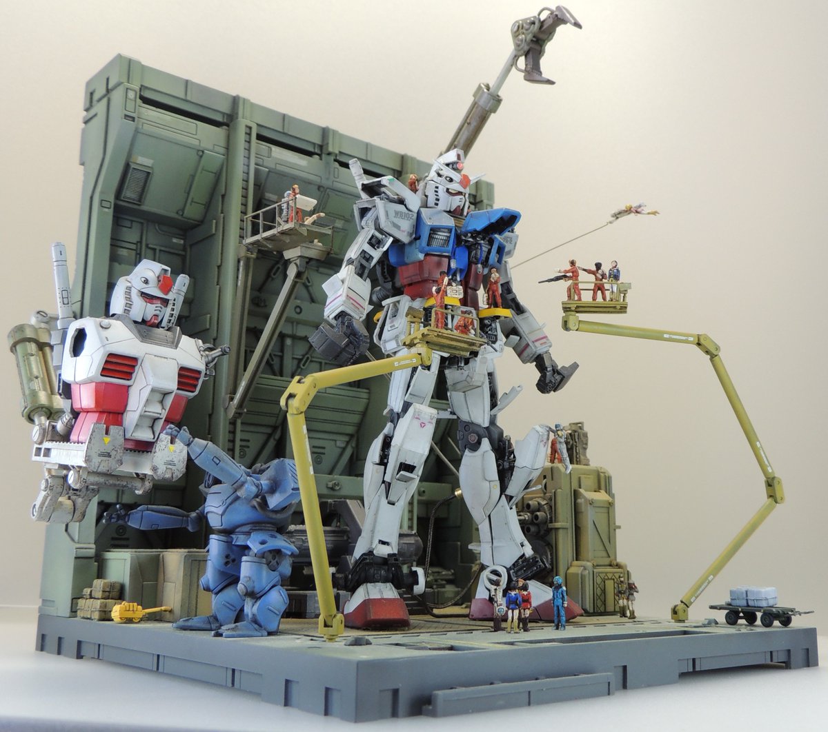 Ayapons45's tweet photo. #ガンダムの日
マグネットコーティング中 https://t.co/PiYjQx2FuA