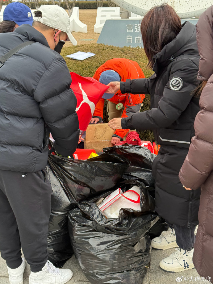 RittFrandsen's tweet photo. Just wrapped up 2 hours of river cleanup with local volunteers! Picked up 15kg of plastic u0026 had such a great time meeting fellow eco-lovers. Small acts = big impact for our planet https://t.co/N0HhTp09I3