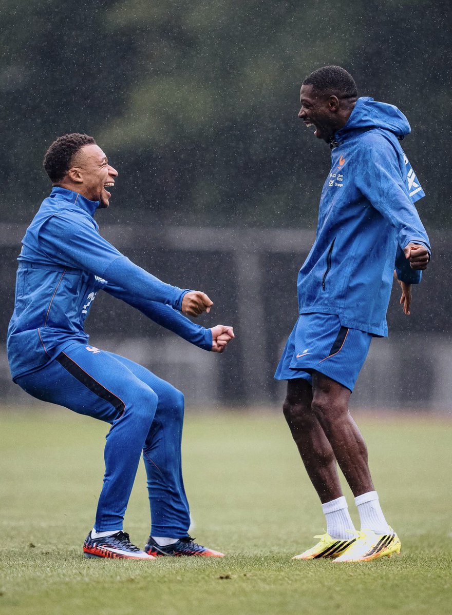 Kylian's tweet photo. Mbappé and Dembélé in training. 😂💙 https://t.co/bqUimJDpyz