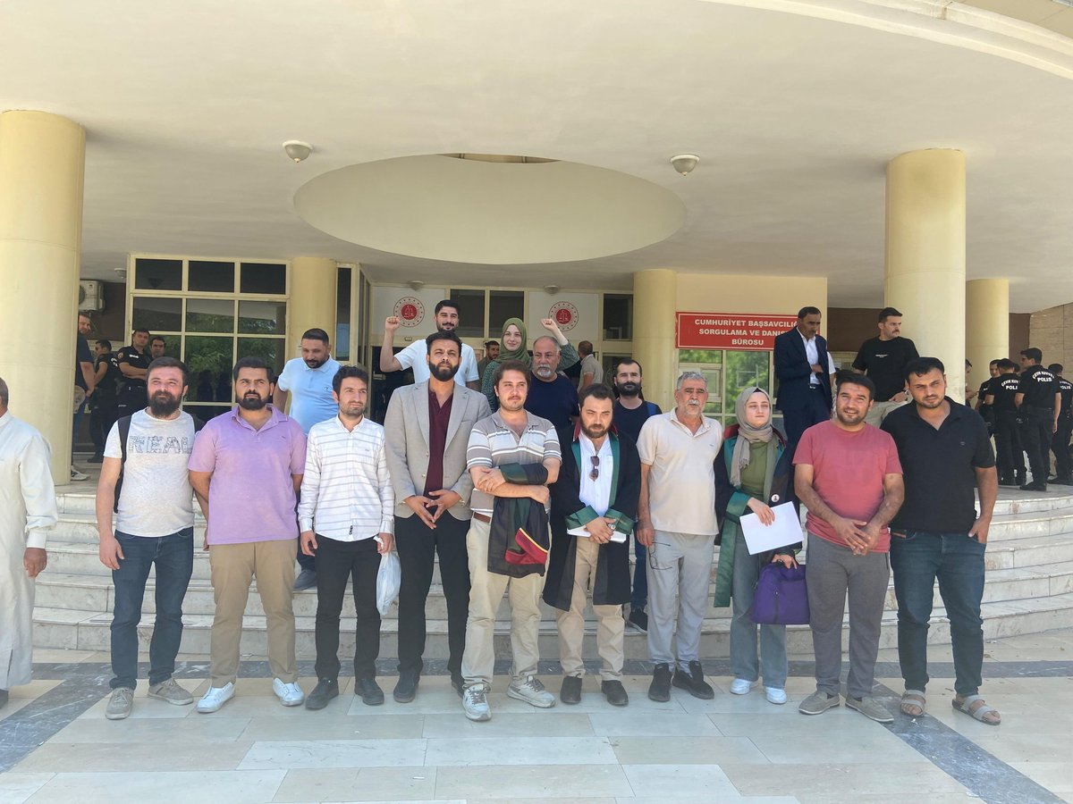 emepurfa_'s tweet photo. Arkadaşlarımız adli kontrol şartıyla serbest bırakıldı.
NATO defol bu memleket bizim!
Mücadeleye devam! https://t.co/MR5cZgkW5O