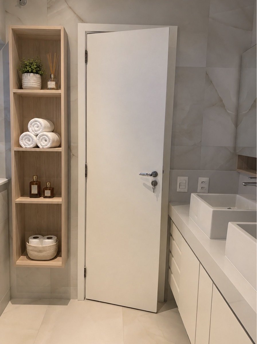 IsabelaSaramago's tweet photo. Reforma de um banheiro residencial.
A composição do uso de madeira clara com o porcelanato transmite um ambiente elegante e atemporal.
Minha autoria.
#DesignInspiration #HomeRenovation #interiordesignmasters https://t.co/iNlYT9g9Cv