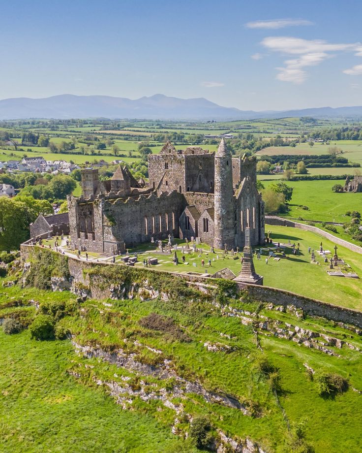 earthwhisperss's tweet photo. Ireland Countryside https://t.co/dqjxij7qKf