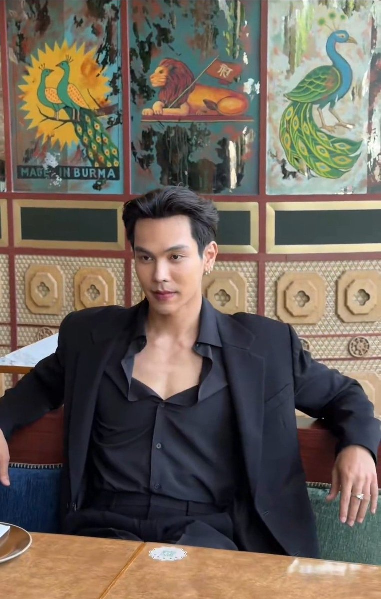 idilacmphine's tweet photo. ภายนอก                                                  ภายใน https://t.co/iVmH8Qj6OM