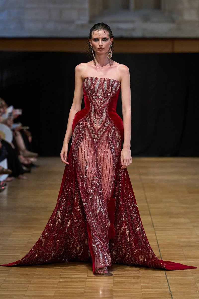 LaModeUnknown's tweet photo. This JEWEL-TONED glamour of ✨️Inclover✨️ Fall/Winter 2026 Couture.🪡

PS: classy &amp; heavily embellished. https://t.co/sBsfz6oe5g