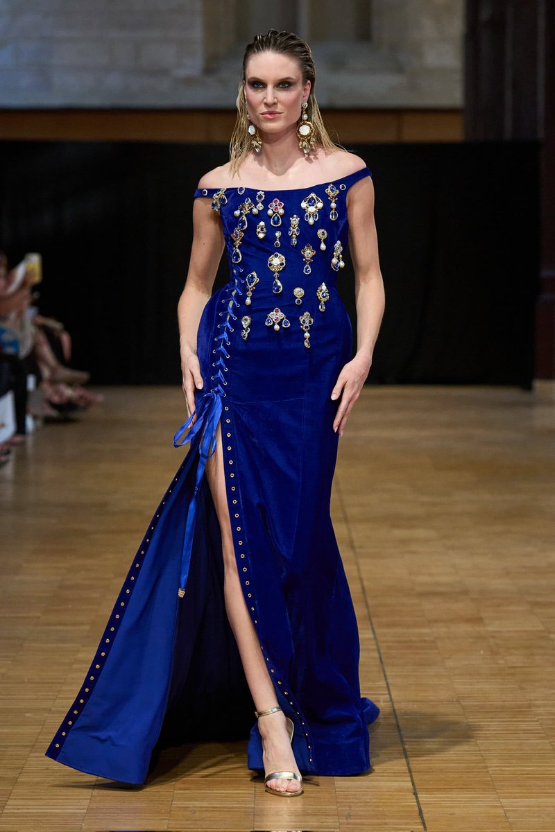 LaModeUnknown's tweet photo. This JEWEL-TONED glamour of ✨️Inclover✨️ Fall/Winter 2026 Couture.🪡

PS: classy &amp; heavily embellished. https://t.co/sBsfz6oe5g