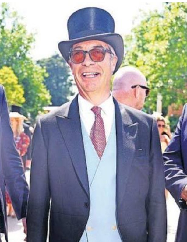 mp_mork's tweet photo. Farage - just like us - just the average bloke you'd see in your local pub, a fighter against the establishment https://t.co/seYtExAivp