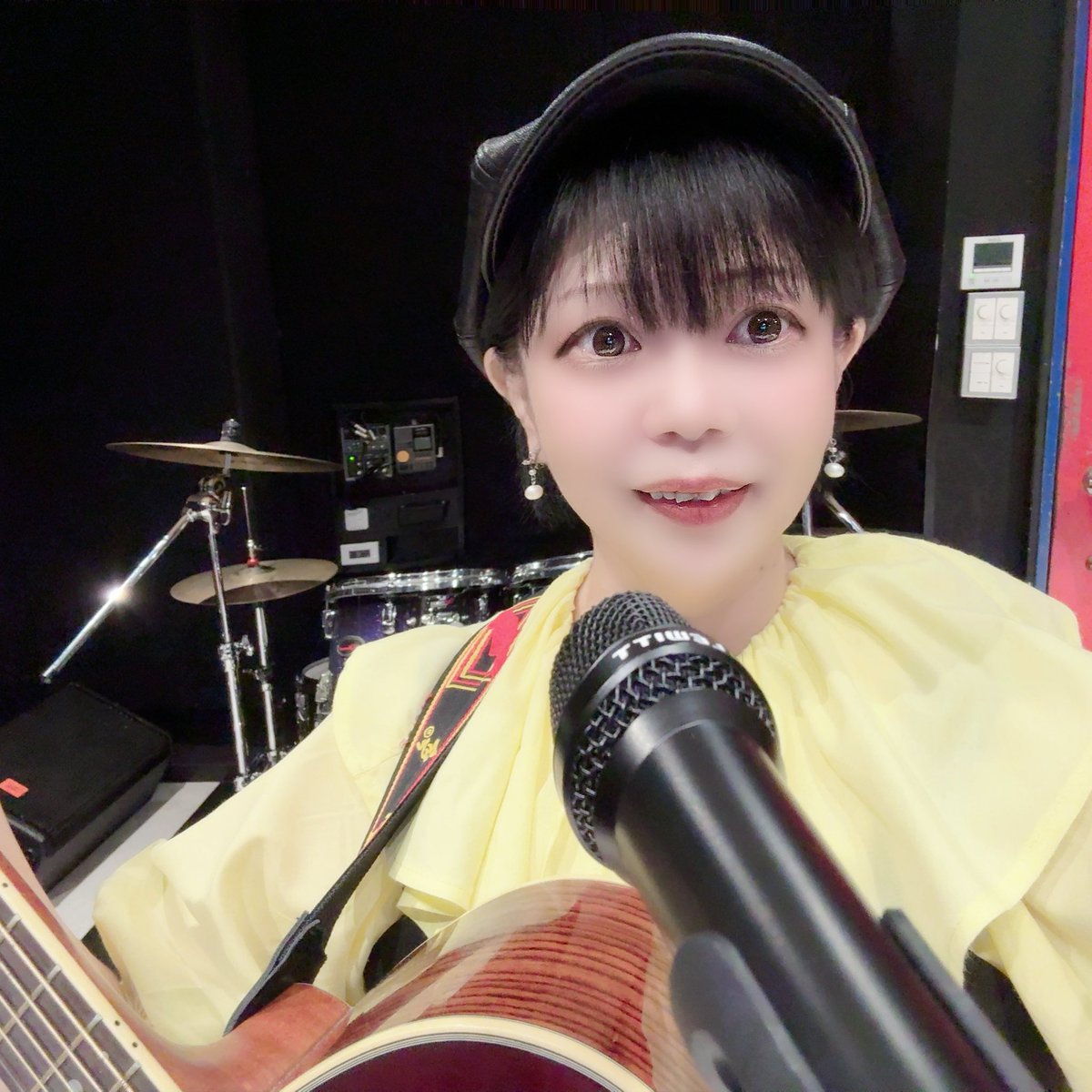 denim13_momoayu's tweet photo. 配信ありがとうございました💓😆
また明日もよろしくお願いします
メイク道具忘れて。。明日はちゃんとしますね💖💖
#guitar  #music  #歌ってみた
#シンガーソングーライター　#弾き語り
#LEWITT  #MTP5 #配信 https://t.co/8XZkjKrwiD
