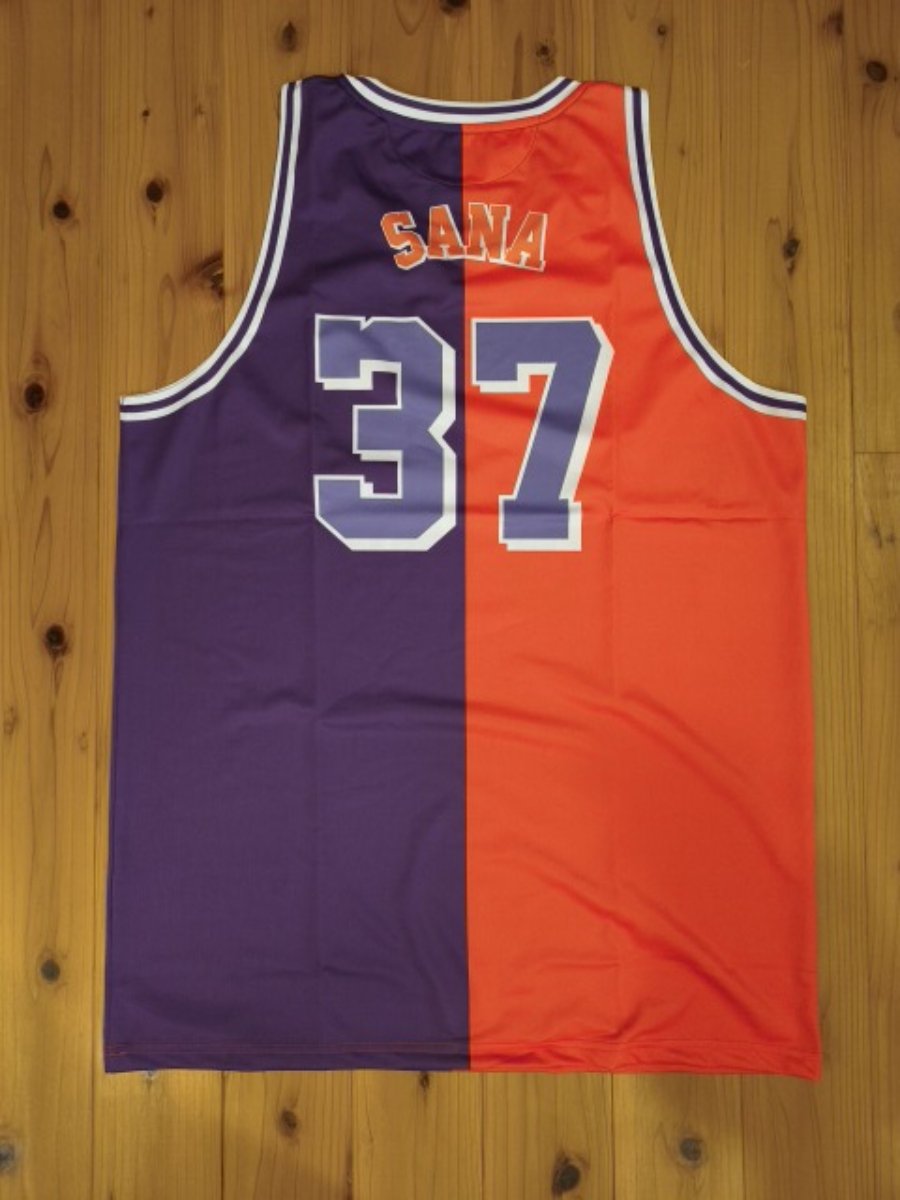 83porter's tweet photo. バスケユニフォームが好評だったので作ってみた、メンカラのオレンジと紫に某NBAチームのフォントで仕上げた、ホントは本人に見せてからあげたほうがいいんだけど出番が先になりそうなんであげちゃいます #佐藤咲菜 #しゅがーさな #LINKLPLANET #リンプラ https://t.co/WVFCyT1ita