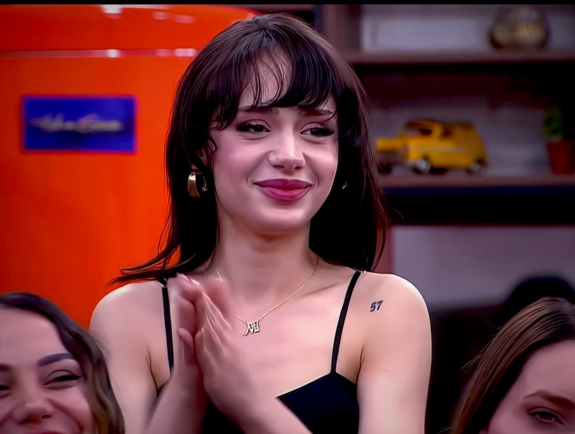 hernefesx's tweet photo. Her gün bu sitede ama pozitif ama negatif Tiktokta herkesin videosunun altında yorumlar eleştiri ya da sevgi her zaman konu Eftelyaya geliyor kimse bunu inkar edemez öyle ya da böyle gözler hep üstünde bu senenin main karakteri fazlasıyla Eftelya #kısmetseolur https://t.co/TsZN3rTq8D